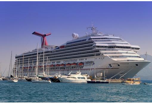 El Carnival Freedom atracado en Marmaris (Turquía)